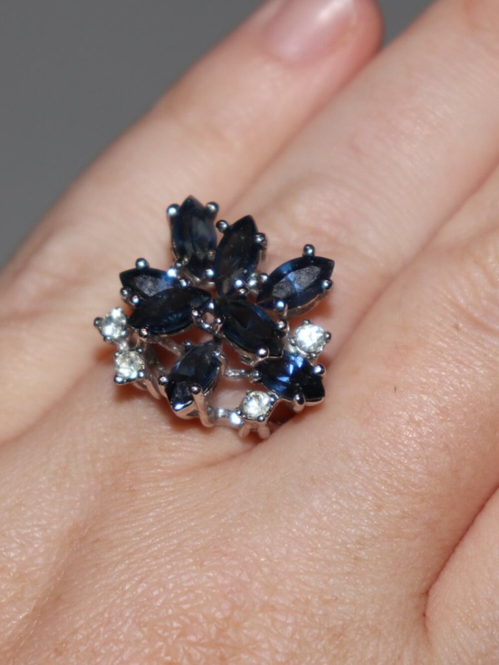 💙✨ 18K HGE Sapphire‑Style Floral Ring · Size 7 Marquise blue stones ·